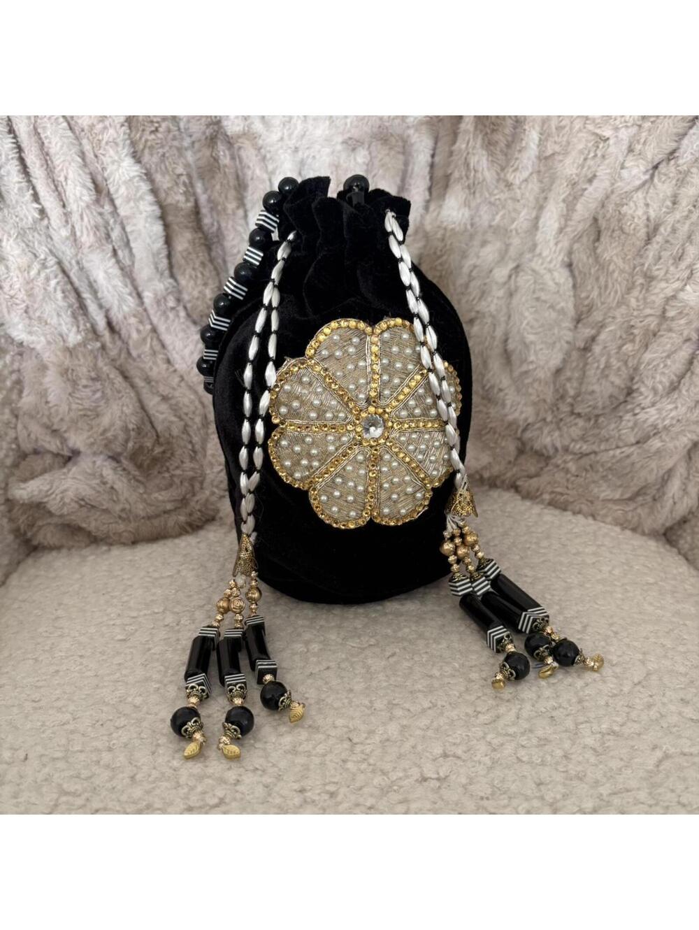 BLACK VELVET POUCH PURSE